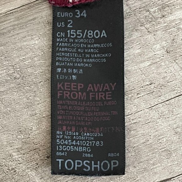 🌺 TopShop Burgundy Ditsy Floral Print Ruffle Front Pirate Blouse Size 2 - Picture 9 of 10